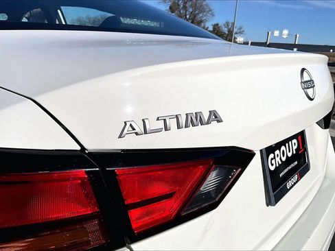 Used 2025 Nissan Altima 2.5 SV image 9