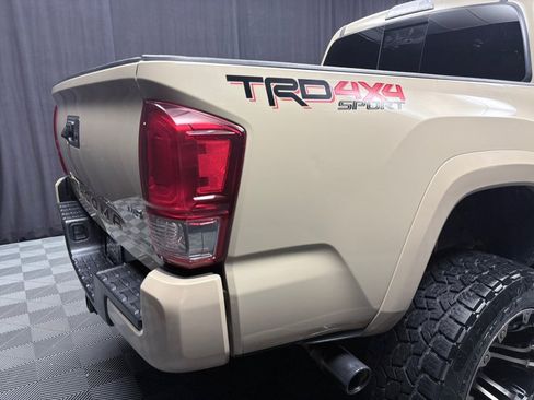 Used 2017 Toyota Tacoma TRD Sport w/ Tow Package (A/T) AWD/4WD image 13