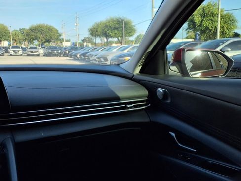 Used 2025 Hyundai Elantra Blue image 35