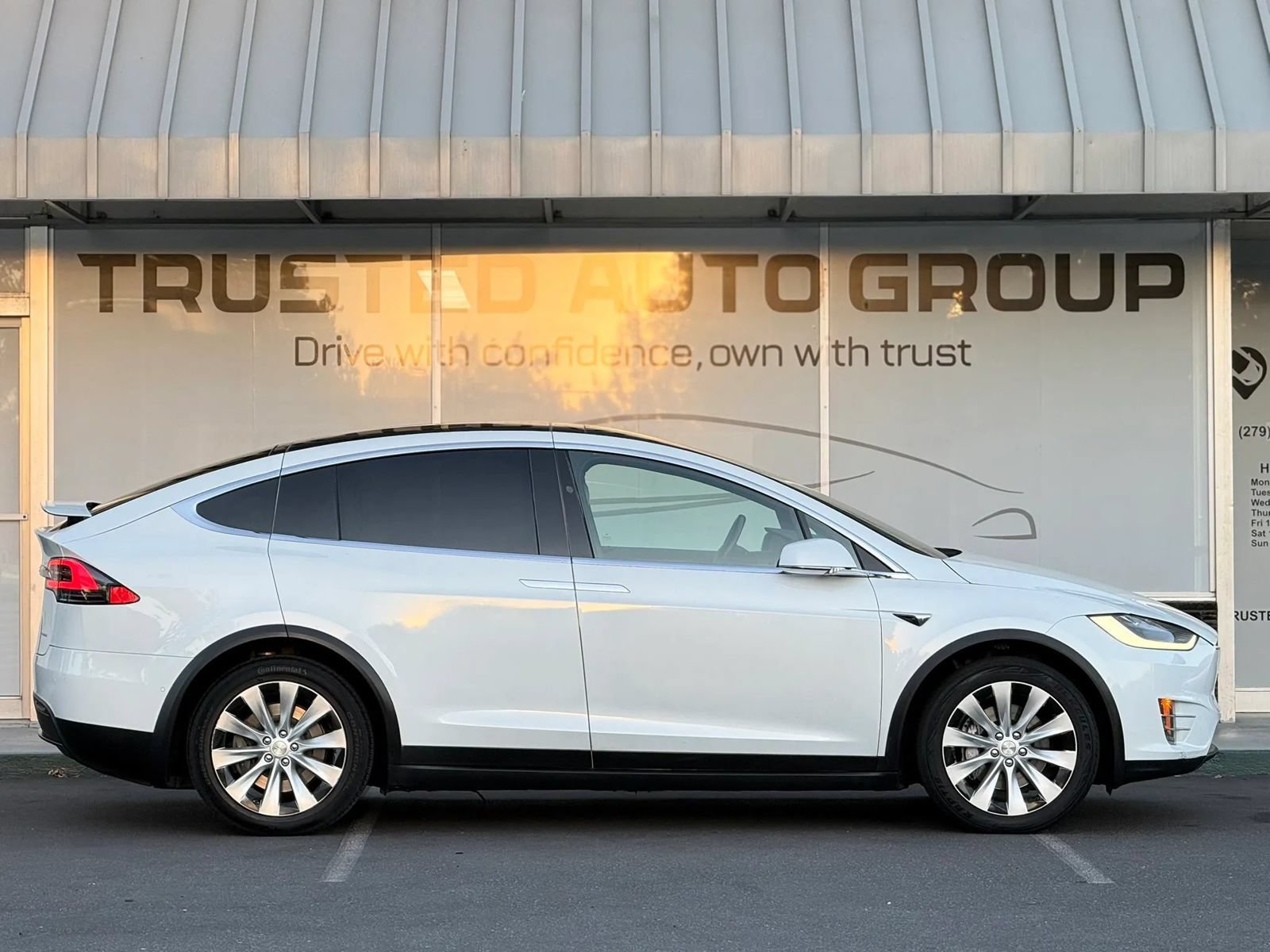 Used 2020 Tesla Model X AWD/4WD image 5