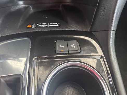 Used 2023 Chevrolet Equinox Premier image 31