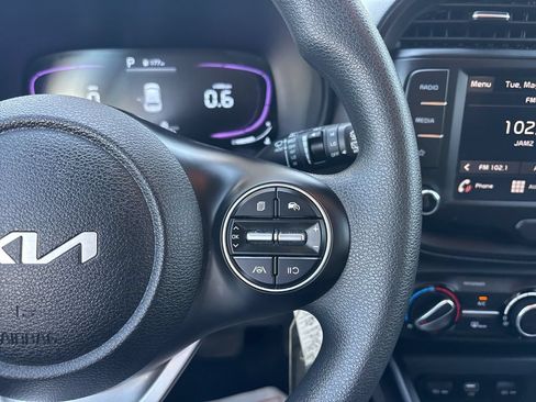 Used 2025 Kia Soul LX w/ LX Technology Package FWD image 20