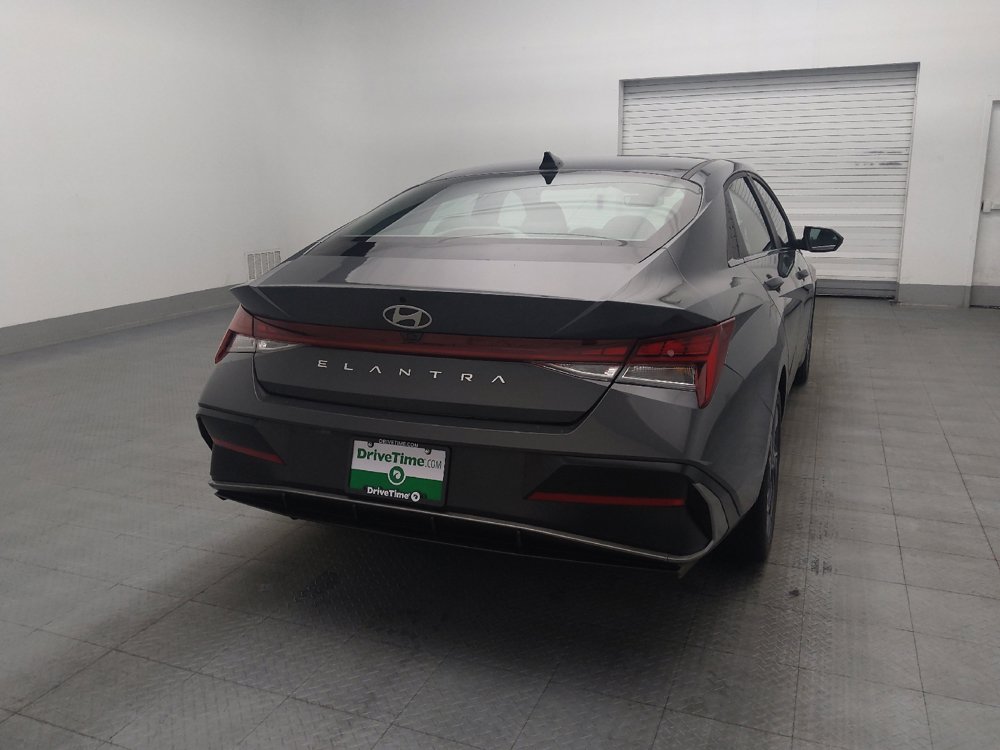Used 2025 Hyundai Elantra SEL FWD image 7