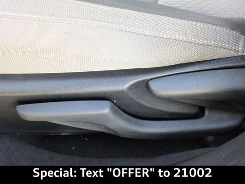 Used 2018 Toyota Corolla LE image 21