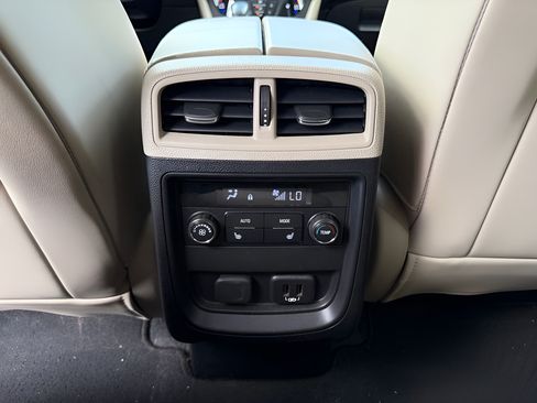 Used 2019 Buick Envision Essence FWD image 12