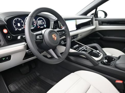 Used 2026 Porsche Cayenne E-Hybrid Coupe AWD/4WD image 4