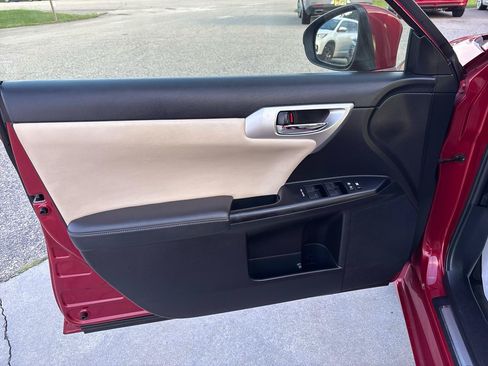 Used 2013 Lexus CT 200h w/ Premium Pkg w/Backup Camera FWD image 19