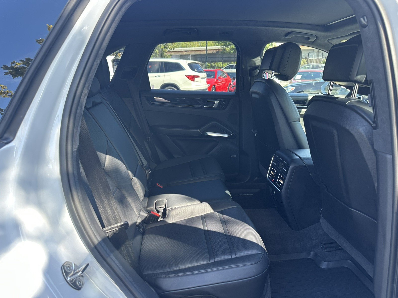 Used 2019 Porsche Cayenne Turbo AWD/4WD image 22