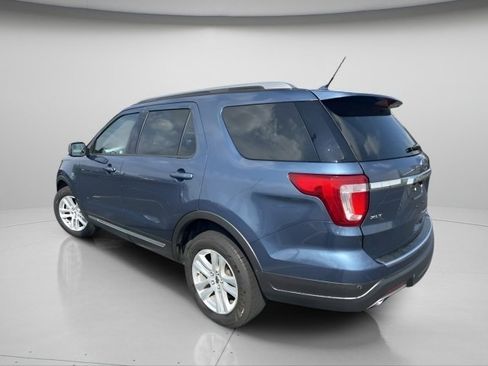 Used 2018 Ford Explorer XLT w/ Equipment Group 202A image 8