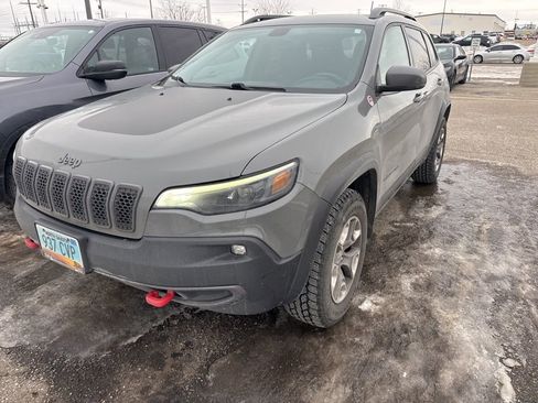 Used 2019 Jeep Cherokee Trailhawk w/ Cold Weather Group image 5