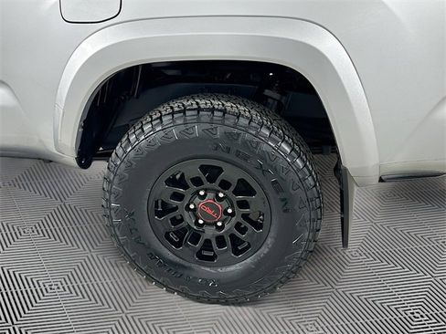 Used 2020 Toyota Tacoma TRD Sport image 10