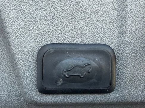Used 2014 Chevrolet Traverse LTZ FWD image 10
