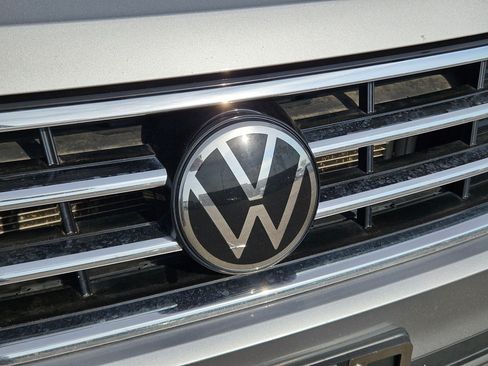 Used 2022 Volkswagen Tiguan SE AWD/4WD image 11