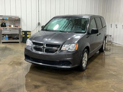 Used 2019 Dodge Grand Caravan SE w/ UConnect Hands-Free Group