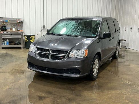 Used 2019 Dodge Grand Caravan SE w/ UConnect Hands-Free Group image 1