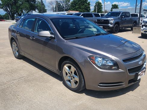 Used 2010 Chevrolet Malibu LT w/ Power Convenience Package FWD image 3