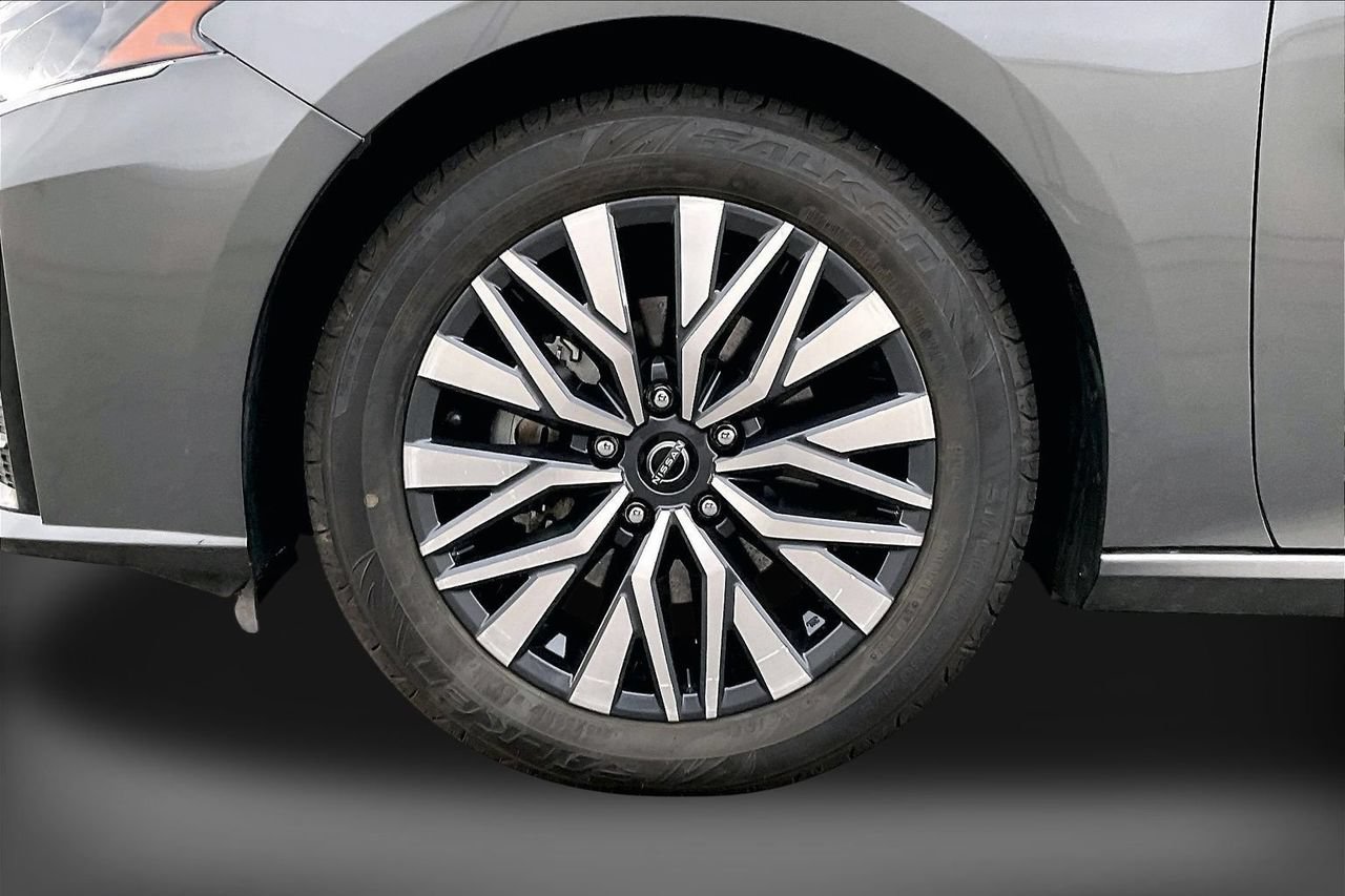 Used 2024 Nissan Altima 2.5 SV FWD image 31