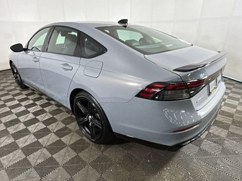 Used 2025 Honda Accord Sport image 4