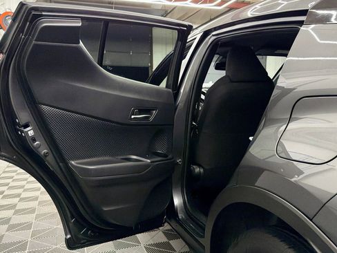 Used 2018 Toyota C-HR XLE image 6