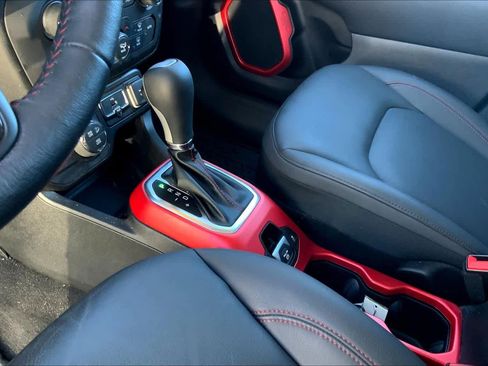 Used 2022 Jeep Renegade Trailhawk image 16