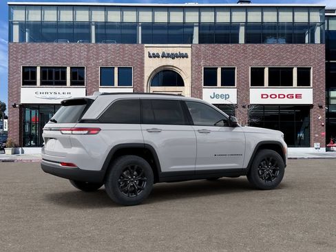 New 2026 Jeep Grand Cherokee Altitude AWD/4WD image 4
