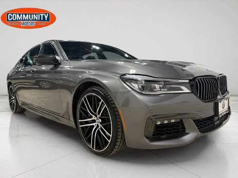 Used 2019 BMW 750i xDrive w/ Executive Package image 11