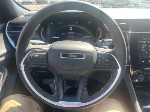 Used 2023 Jeep Grand Cherokee Altitude AWD/4WD image 19