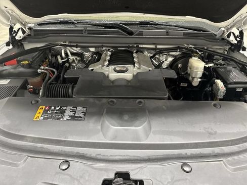 Used 2018 Cadillac Escalade Platinum RWD image 31