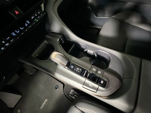 Used 2023 Toyota Crown Limited image 26