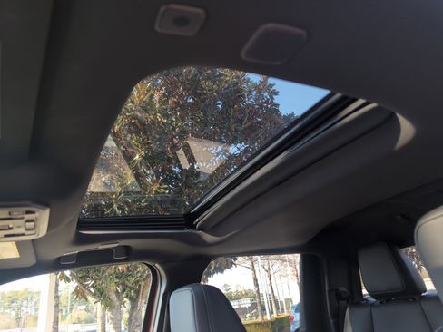 Certified 2025 Toyota Tacoma TRD Off-Road w/ TRD Off Road Premium Package image 28