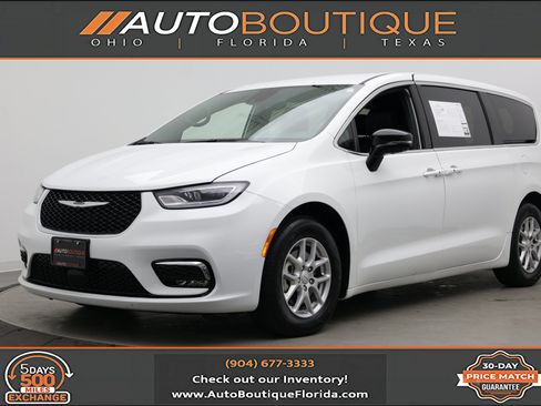 Used 2026 Chrysler Pacifica Select FWD image 1