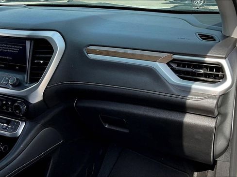 Used 2023 GMC Acadia SLE image 22