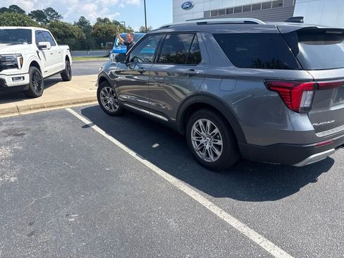 Used 2025 Ford Explorer Platinum RWD image 19