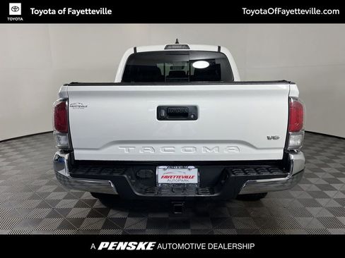 Certified 2022 Toyota Tacoma TRD Off-Road AWD/4WD image 4