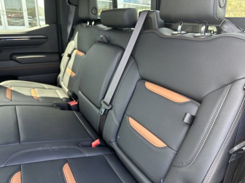 Used 2024 GMC Sierra 1500 AT4 w/ Technology Package image 24