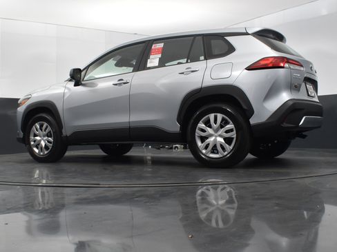 Used 2025 Toyota Corolla Cross L image 38
