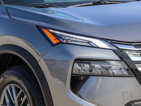 Used 2025 Nissan Rogue S FWD image 4