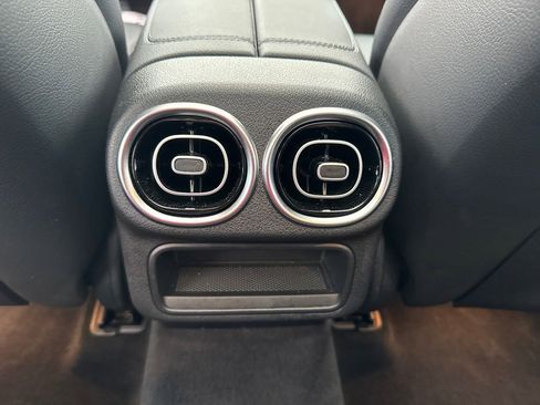 Used 2025 Mercedes-Benz GLC 300 4MATIC image 17