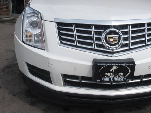 Used 2014 Cadillac SRX Luxury AWD/4WD image 3