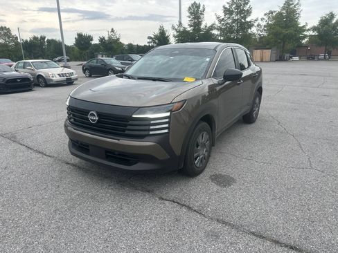 Used 2025 Nissan Kicks S FWD image 1