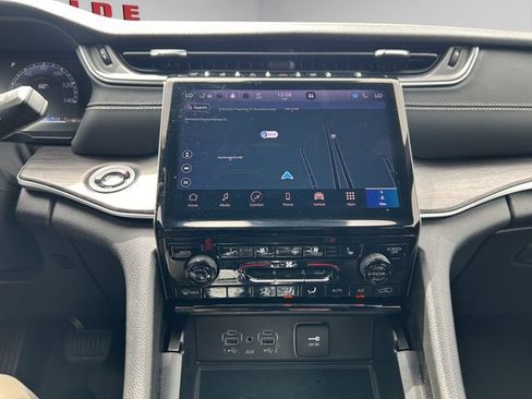 Used 2024 Jeep Grand Cherokee Limited w/ Luxury Tech Group II AWD/4WD image 35