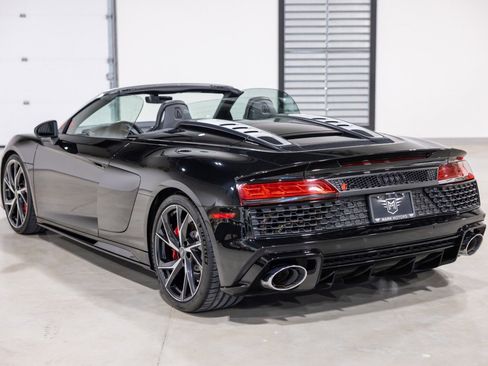 Used 2021 Audi R8 V10 w/ Premium Package image 7