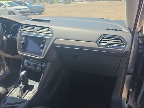Used 2021 Volkswagen Tiguan SE FWD image 20