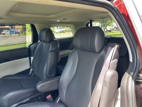 Used 2023 Kia Carnival SX Prestige FWD image 16