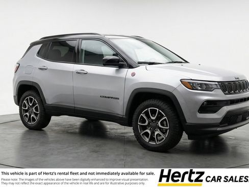 Used 2025 Jeep Compass Trailhawk image 1