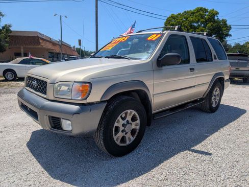 Used 2001 Nissan Pathfinder SE RWD image 3