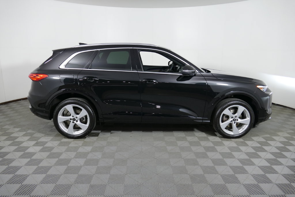 Used 2025 Audi Q5 Premium Plus AWD/4WD image 2