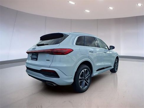 Used 2025 Audi Q5 Premium Plus w/ Premium Plus image 2