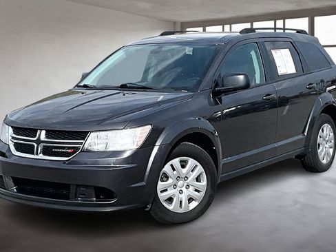 Used 2019 Dodge Journey SE FWD image 2