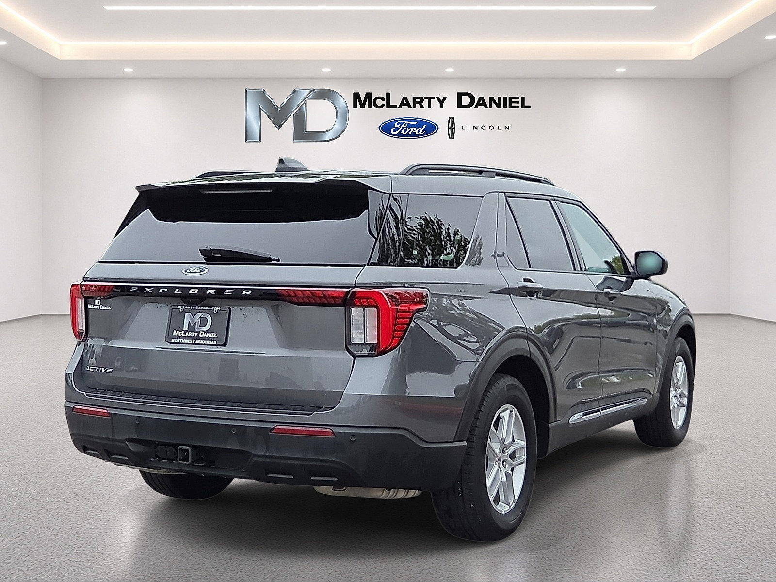 Used 2025 Ford Explorer Active RWD image 5